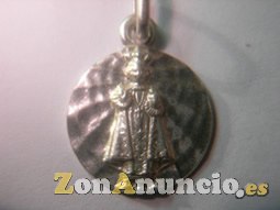 MEDALLAS NIÑO JESUS DE PRAGA EN ORO Y EN PLATA.